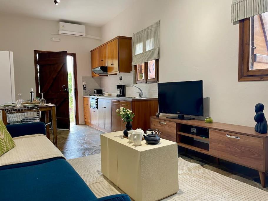 Almond Home Livadia  Экстерьер фото